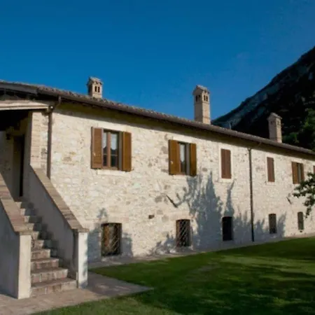 Casa Ridente Nella Valle Del Menotre Con Giardino Casa de Férias *