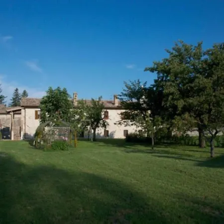 Semesterbostad Casa Ridente Nella Valle Del Menotre Con Giardino