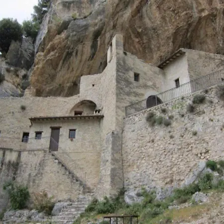 Casa Ridente Nella Valle Del Menotre Con Giardino