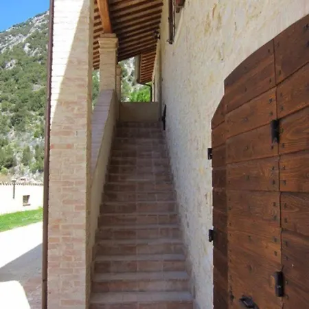 Casa de Férias Casa Ridente Nella Valle Del Menotre Con Giardino