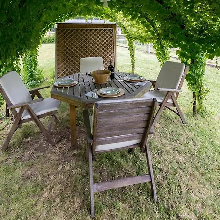 Casa de Férias Casa Ridente Nella Valle Del Menotre Con Giardino