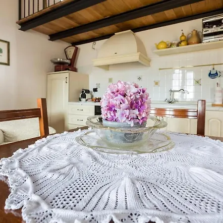 Semesterbostad Casa Ridente Nella Valle Del Menotre Con Giardino