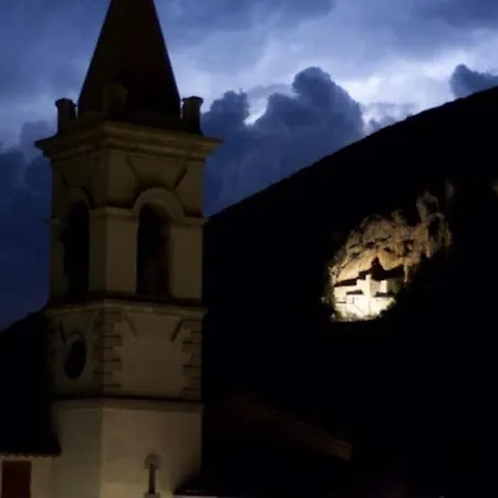 Casa Ridente Nella Valle Del Menotre Con Giardino Semesterbostad