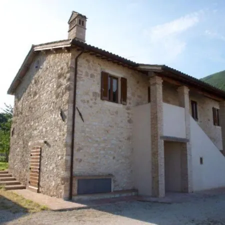 Casa Ridente Nella Valle Del Menotre Con Giardino Semesterbostad Pale